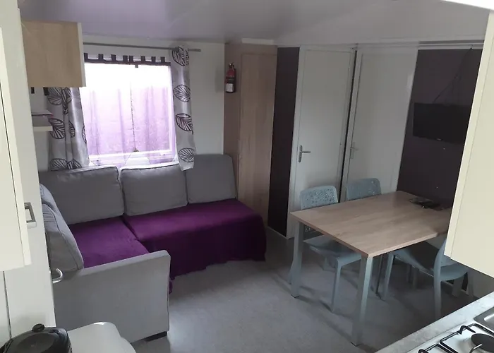 אתר קמפינג Mobilhome 6 Places Les Charmettes 81 לס מתה